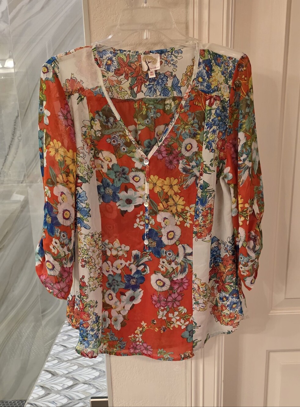 fig and flower Red Floral V-Neck Button Blouse